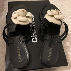 Black thong Chanel Sandal